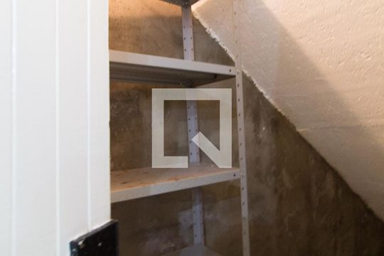 Despensa de casa para alugar com 2 quartos, 177m² em Vila Jardini, Sorocaba