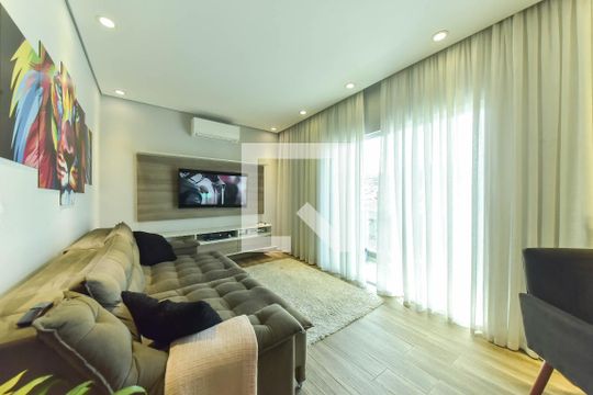 Sala de casa de condomínio para alugar com 4 quartos, 250m² em Centro, Ribeirão Pires