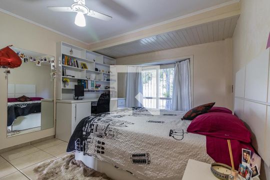 Quarto de casa à venda com 3 quartos, 350m² em Campo Novo, Porto Alegre