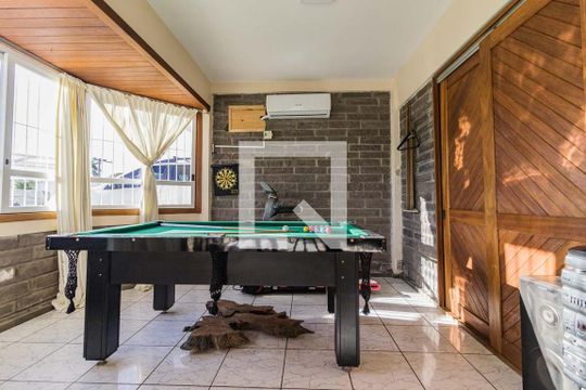 Área comum de casa à venda com 3 quartos, 350m² em Campo Novo, Porto Alegre