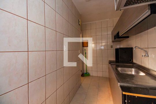 Cozinha de apartamento à venda com 2 quartos, 48m² em Jardim Itu, Porto Alegre