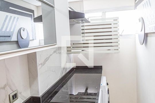 Cozinha de kitnet/studio para alugar com 1 quarto, 35m² em Bela Vista, São Paulo