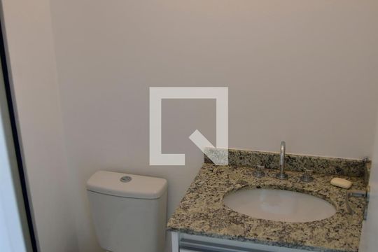 Banheiro de kitnet/studio à venda com 1 quarto, 21m² em República, São Paulo