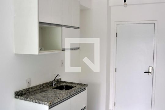 Cozinha de kitnet/studio à venda com 1 quarto, 21m² em República, São Paulo
