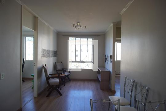 Sala de apartamento para alugar com 3 quartos, 55m² em Mário Quintana, Porto Alegre