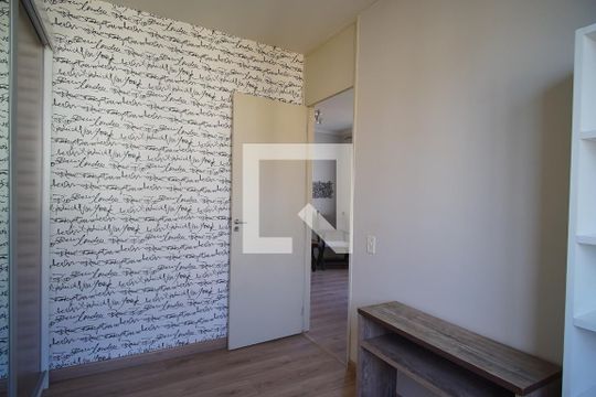 Quarto 1 de apartamento para alugar com 3 quartos, 55m² em Mário Quintana, Porto Alegre