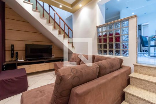 Casa para alugar com 3 quartos, 290m² em Conjunto Residencial Jose Boni, São Paulo
