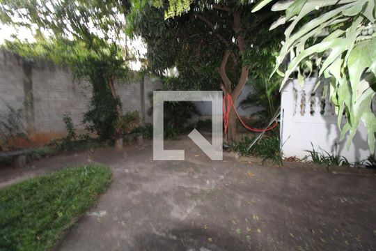 Quintal de casa à venda com 3 quartos, 174m² em Vila Industrial, Campinas