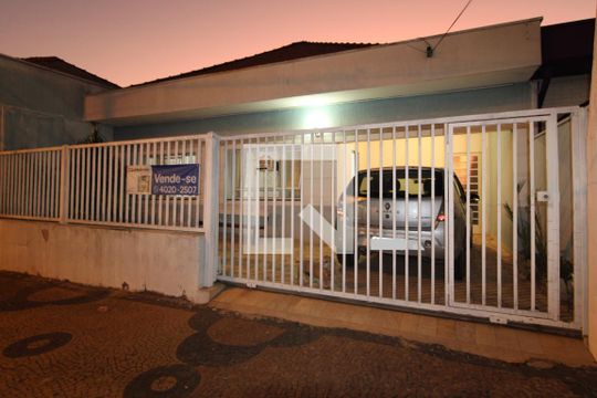 Fachada de casa à venda com 3 quartos, 174m² em Vila Industrial, Campinas