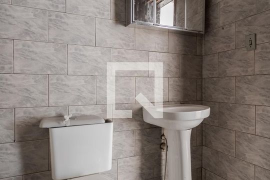 Banheiro de apartamento para alugar com 3 quartos, 64m² em Rubem Berta, Porto Alegre