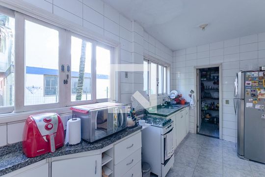 Cozinha de casa de condomínio à venda com 5 quartos, 250m² em Badu, Niterói