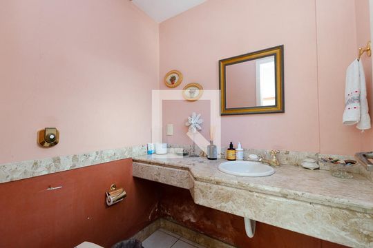 Lavabo de casa de condomínio à venda com 5 quartos, 250m² em Badu, Niterói