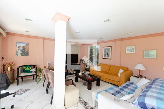 Sala de casa de condomínio à venda com 5 quartos, 250m² em Badu, Niterói
