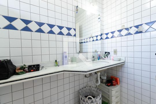 Banheiro da Suíte 1 de casa de condomínio à venda com 5 quartos, 250m² em Badu, Niterói