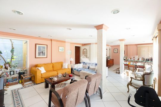 Sala de casa de condomínio à venda com 5 quartos, 250m² em Badu, Niterói
