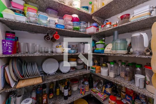 Despensa de casa de condomínio à venda com 5 quartos, 250m² em Badu, Niterói