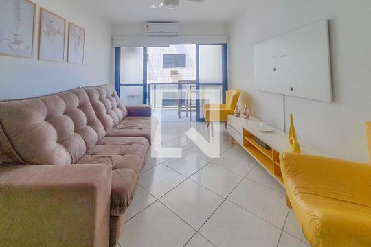 Sala 1 de apartamento para alugar com 4 quartos, 106m² em Vila Júlia, Guarujá