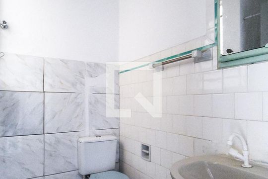 Banheiro de apartamento à venda com 2 quartos, 73m² em Navegantes, Porto Alegre