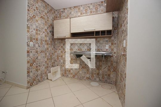 Cozinha e Área de Serviço de apartamento para alugar com 2 quartos, 50m² em Riacho Fundo I, Brasília