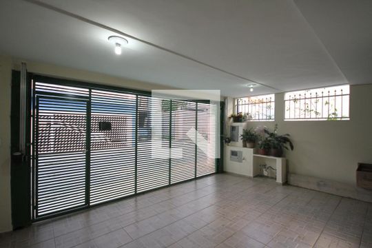 Garagem de casa à venda com 5 quartos, 140m² em Jardim da Glória, São Paulo