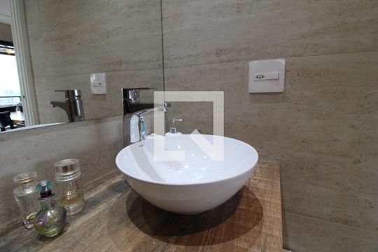 Pia do banheiro de kitnet/studio à venda com 1 quarto, 46m² em Campo Belo, São Paulo