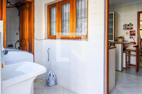 Área de serviço de casa à venda com 3 quartos, 430m² em Sarandi, Porto Alegre