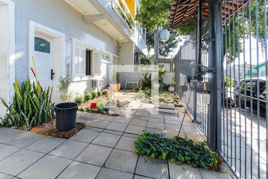 Quintal de casa à venda com 3 quartos, 430m² em Sarandi, Porto Alegre