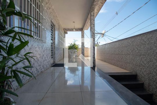 Fachada de casa para alugar com 3 quartos, 600m² em Chacrinha, Duque de Caxias