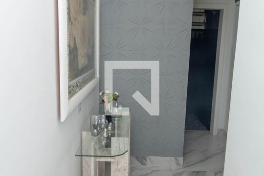 Corredor de casa para alugar com 3 quartos, 600m² em Chacrinha, Duque de Caxias