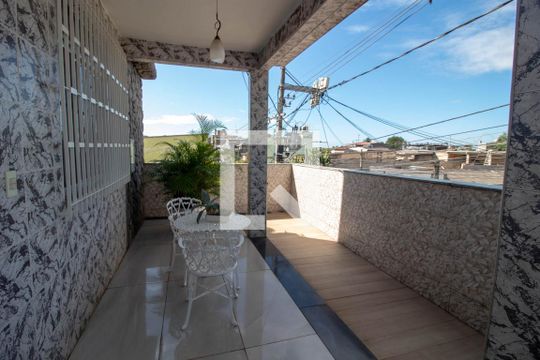 Varanda de casa para alugar com 3 quartos, 600m² em Chacrinha, Duque de Caxias