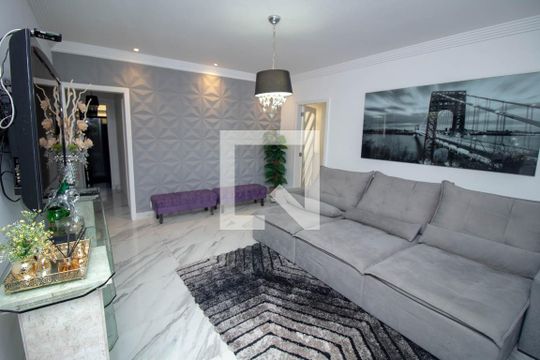 Casa para alugar com 3 quartos, 600m² em Chacrinha, Duque de Caxias