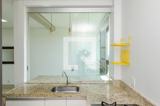 Cozinha de apartamento para alugar com 1 quarto, 53m² em Vila Castela, Nova Lima