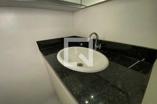 Pia do Banheiro de kitnet/studio à venda com 1 quarto, 30m² em Centro, São Leopoldo