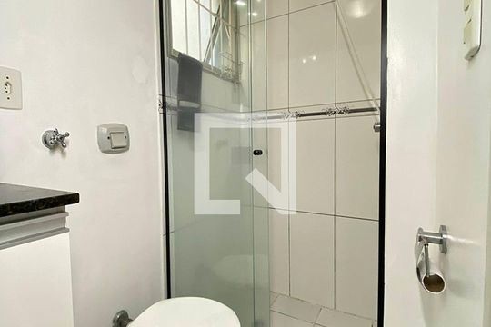 Banheiro de kitnet/studio à venda com 1 quarto, 30m² em Centro, São Leopoldo