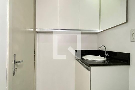 Banheiro de kitnet/studio à venda com 1 quarto, 30m² em Centro, São Leopoldo