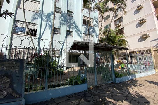 Fachada do Condomínio de kitnet/studio à venda com 1 quarto, 30m² em Centro, São Leopoldo