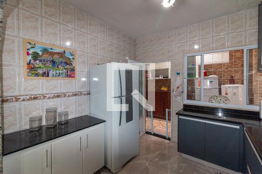 Cozinha de casa à venda com 3 quartos, 300m² em Jaqueline, Belo Horizonte