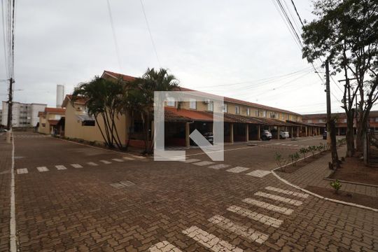 Área comum de casa de condomínio à venda com 2 quartos, 74m² em Rio Branco, Canoas