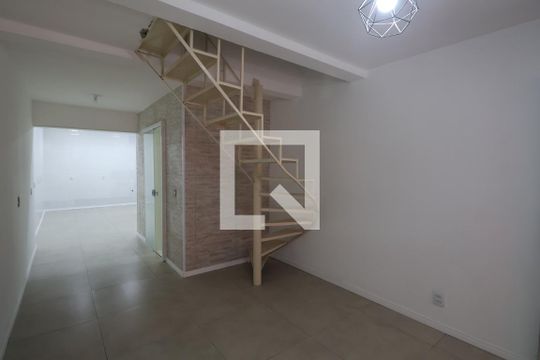 Casa de Condomínio à venda com 2 quartos, 74m² em Rio Branco, Canoas