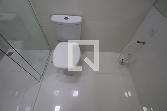 Banheiro de casa de condomínio à venda com 2 quartos, 74m² em Rio Branco, Canoas