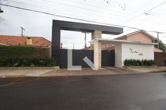 Fachada e portaria de casa de condomínio para alugar com 2 quartos, 74m² em Rio Branco, Canoas