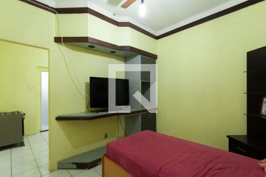 Quarto de kitnet/studio para alugar com 1 quarto, 25m² em Dois de Julho, Salvador