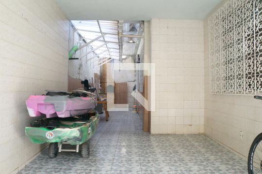 Garagem de casa à venda com 3 quartos, 200m² em Piedade, Rio de Janeiro