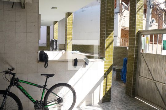 Garagem de casa à venda com 3 quartos, 200m² em Piedade, Rio de Janeiro