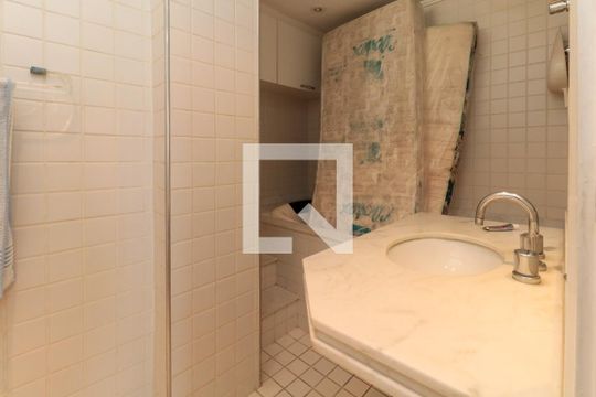 Banheiro de apartamento à venda com 4 quartos, 610m² em Pinheiros, São Paulo