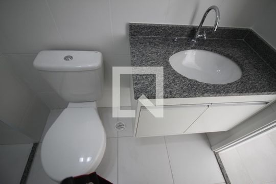 Banheiro de apartamento para alugar com 2 quartos, 34m² em Jardim Taquaral, São Paulo