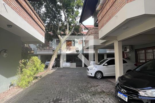Área comum de casa à venda com 3 quartos, 238m² em Ipanema, Porto Alegre