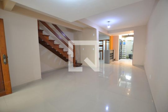 Casa à venda com 3 quartos, 238m² em Ipanema, Porto Alegre