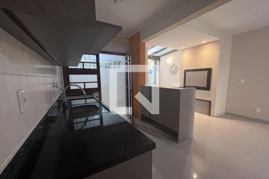 Cozinha de casa à venda com 3 quartos, 238m² em Ipanema, Porto Alegre