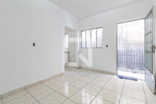 Sala de casa à venda com 8 quartos, 250m² em Jardim Rizzo, Guarulhos